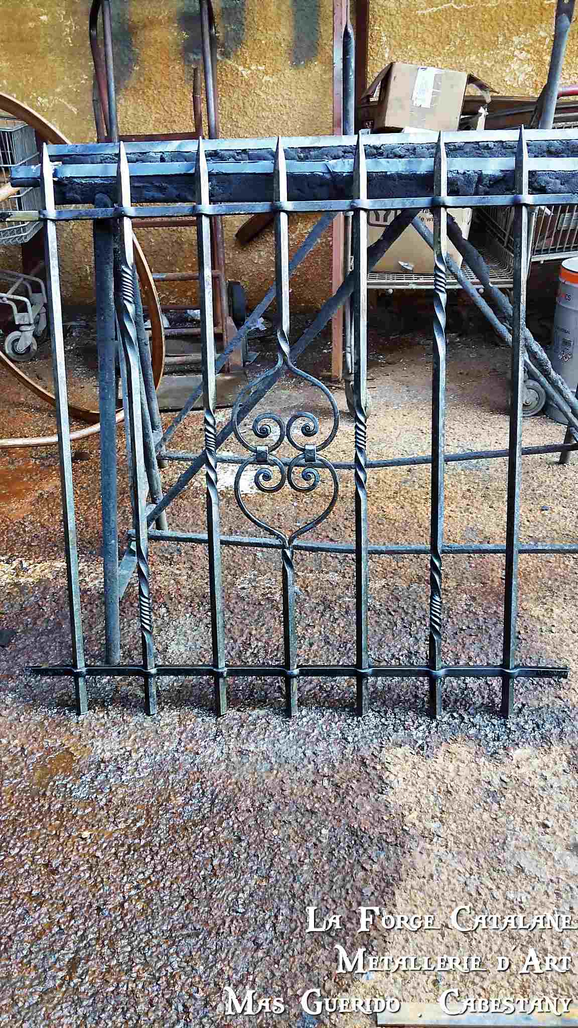 grille travail chaud typique catalan forge catalane.jpg